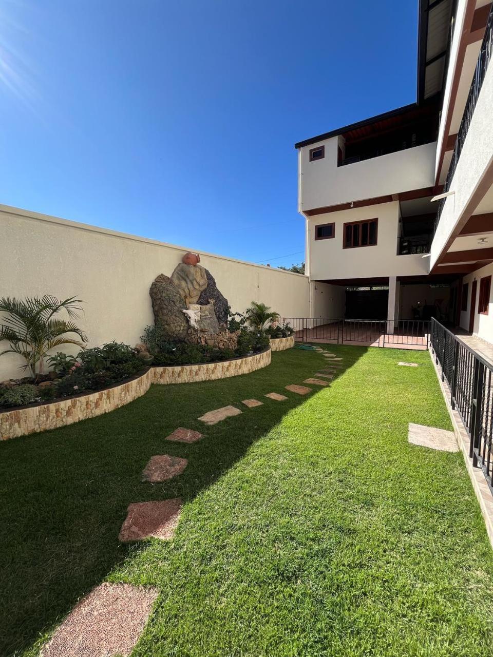 Hostal Dinosaurio Torotoro Esterno foto