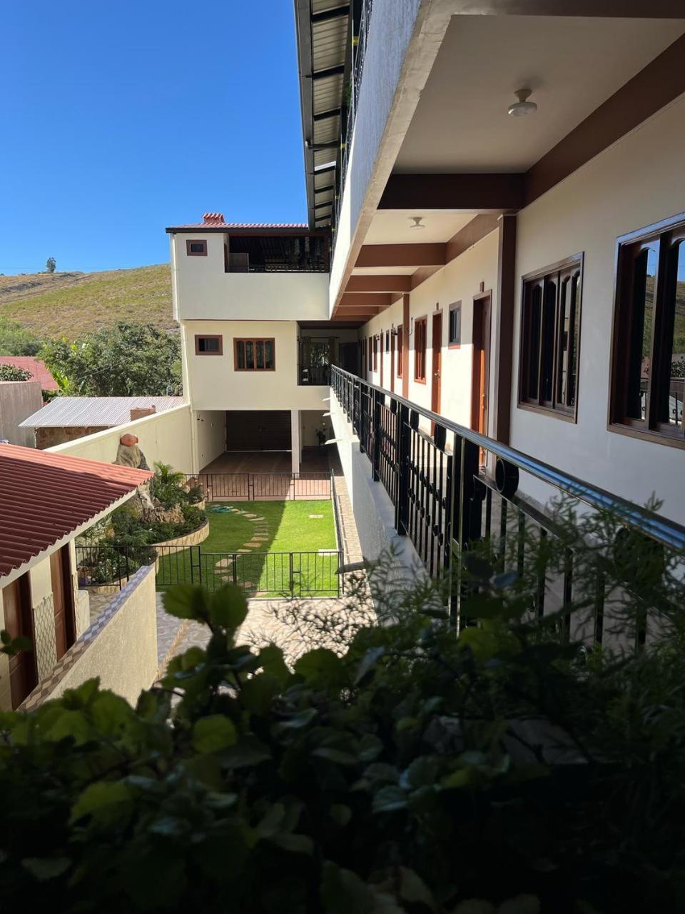Hostal Dinosaurio Torotoro Esterno foto